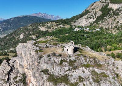 Photo aérienne drone - patrimoine - chapelle - air drone alpes - hautes alpes